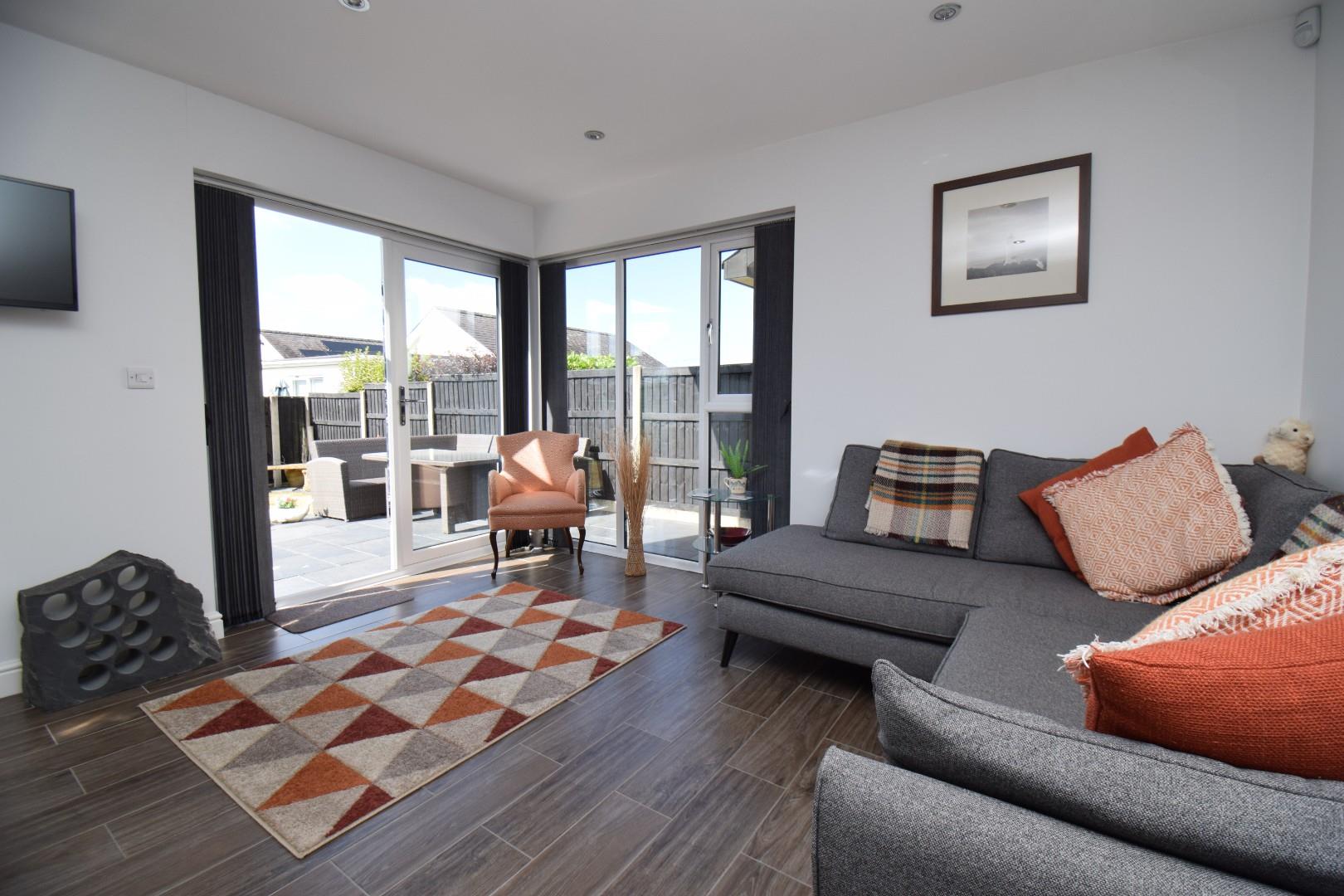 Seating Area to Kitchen Breakfast Room.JPG